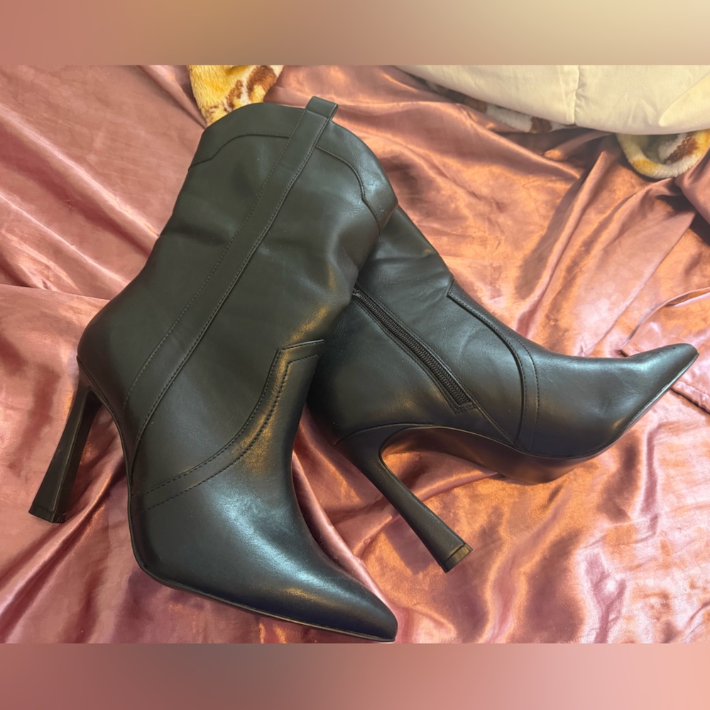 Pointed Toe Black High-Heel Mid-Calf Boots